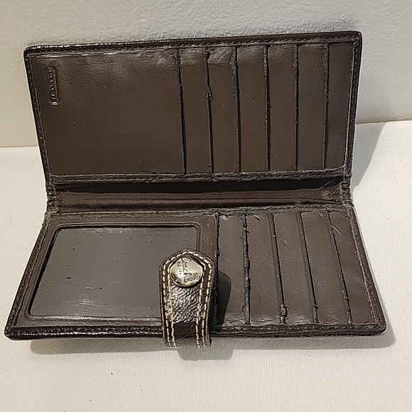 Coach Signature Wallet - Picture 2 of 3